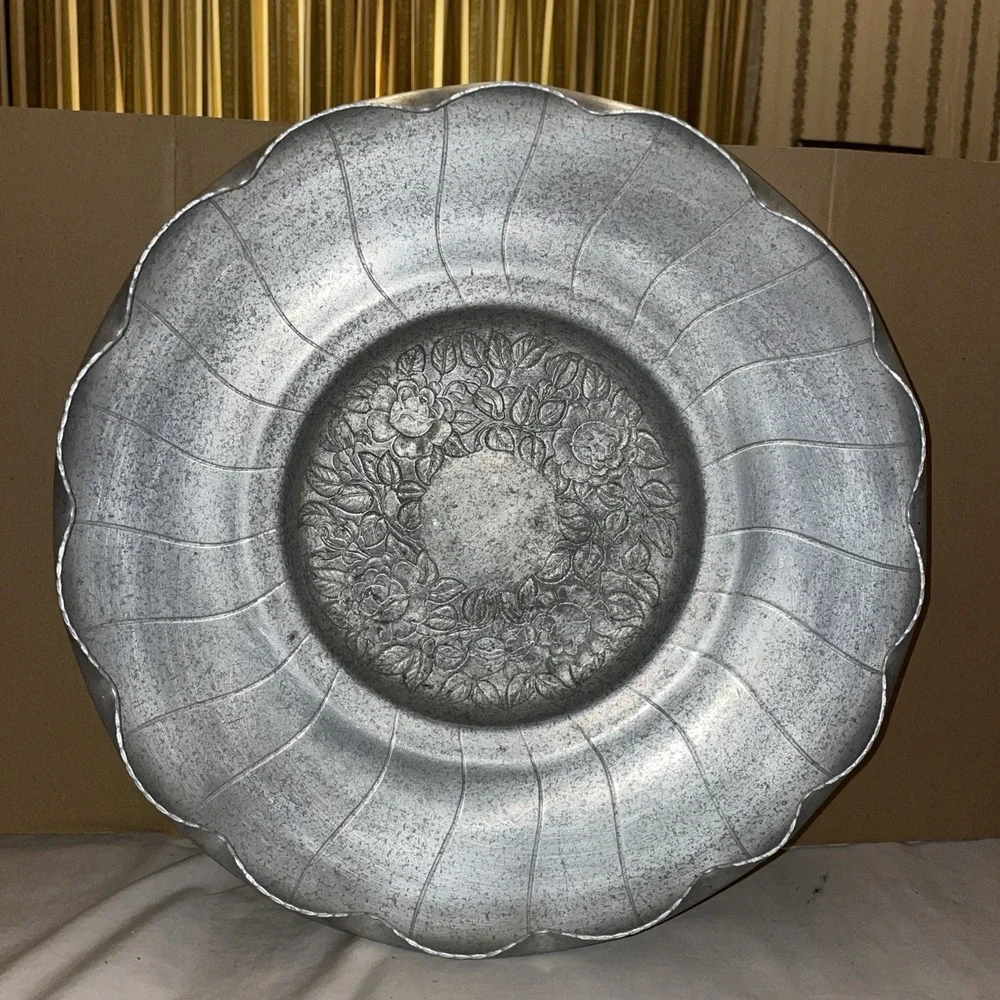 vintage hand-wrought hammered aluminum serving tray or bowl Roses Leaves‎ Detail